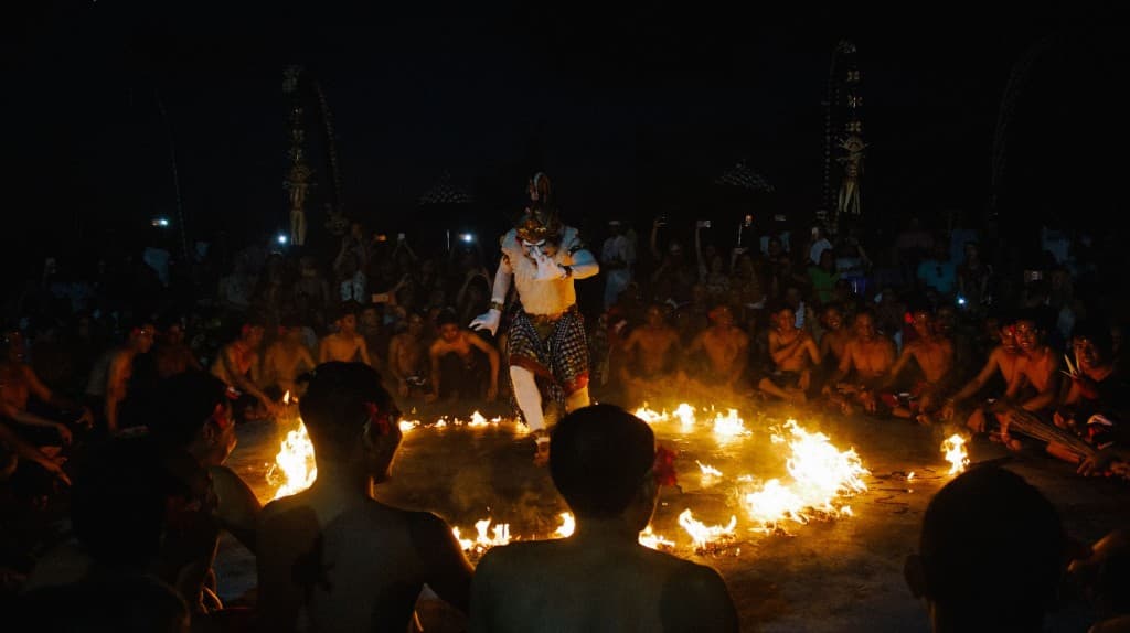 Ubud Kecak vs Uluwatu Kecak (2026): Price, Place, and Which Night to Book